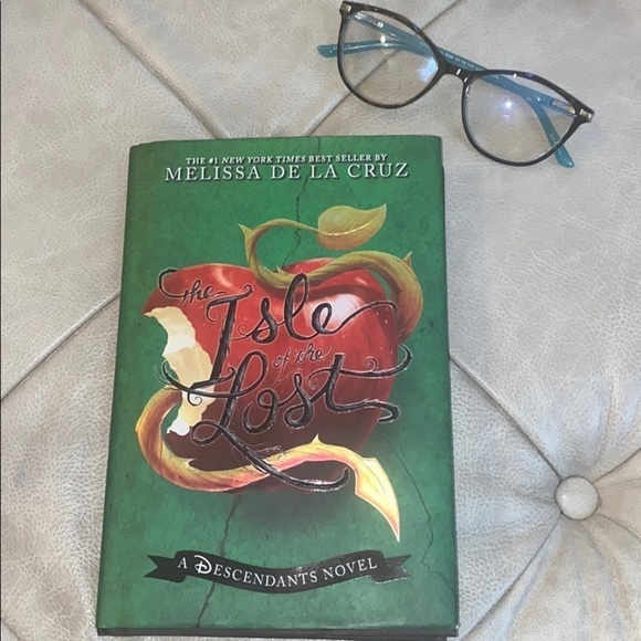 Isle of the Lost hardcover book The Descendants - Picture 2 of 7